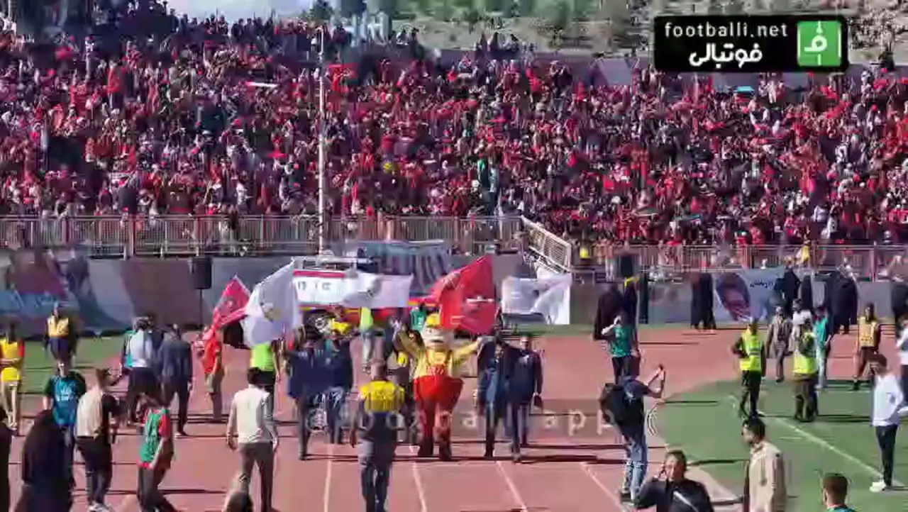   مهمان عجیب در جشن تراکتور خبرساز شد 