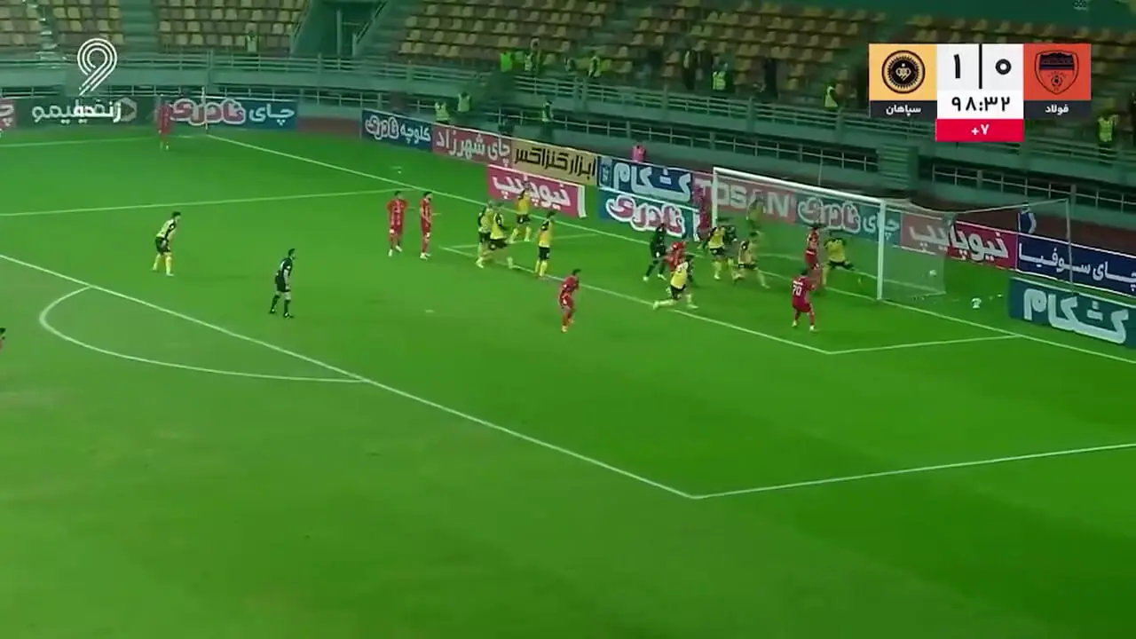 این صحنه عجیب از بازی سپاهان هم خیلی دیده شد