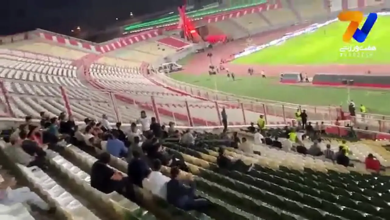 قانون‌شکنی هواداران تراکتور در بازی با پرسپولیس